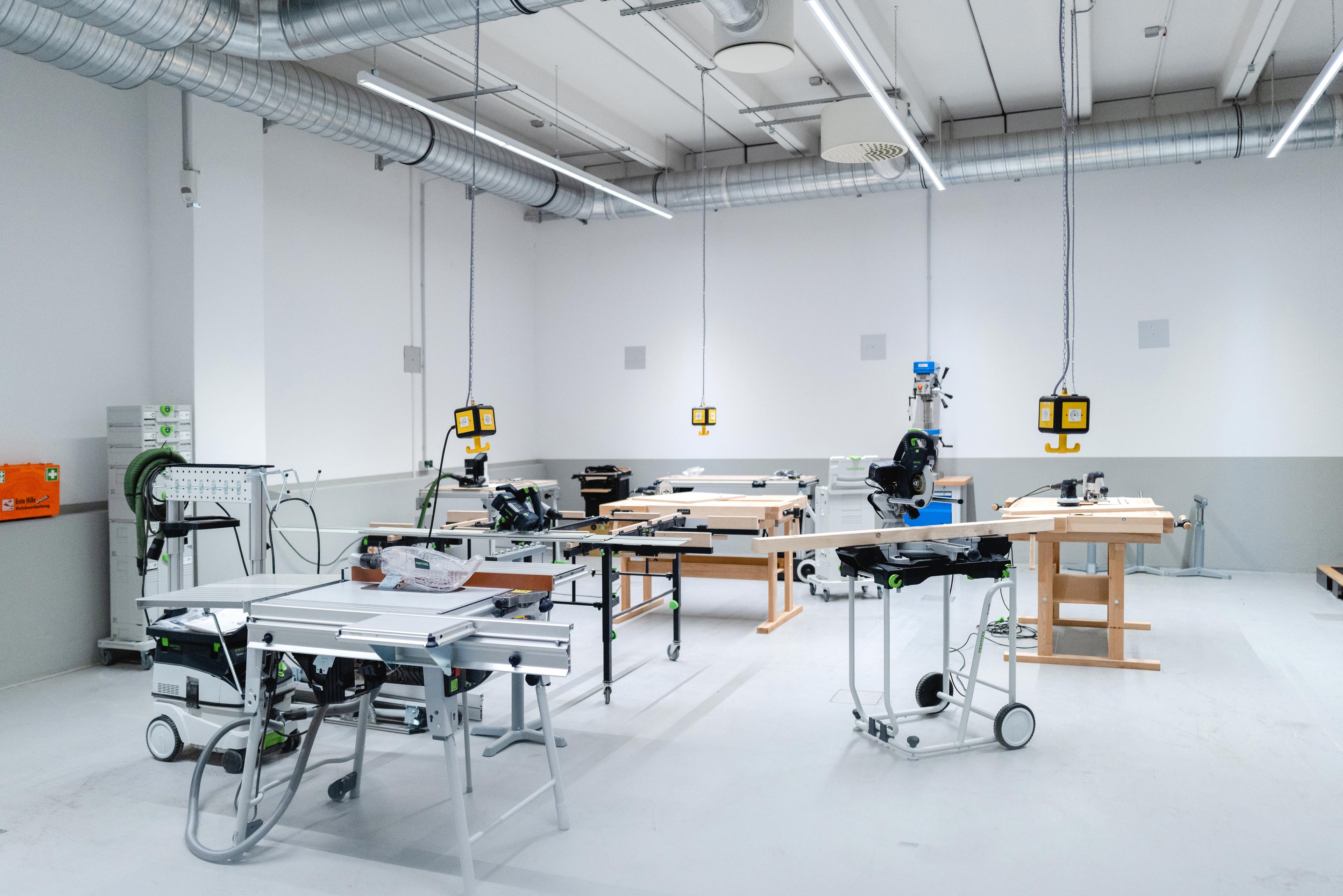 melanie-schneider.com__innoport_makerspace_holz-9