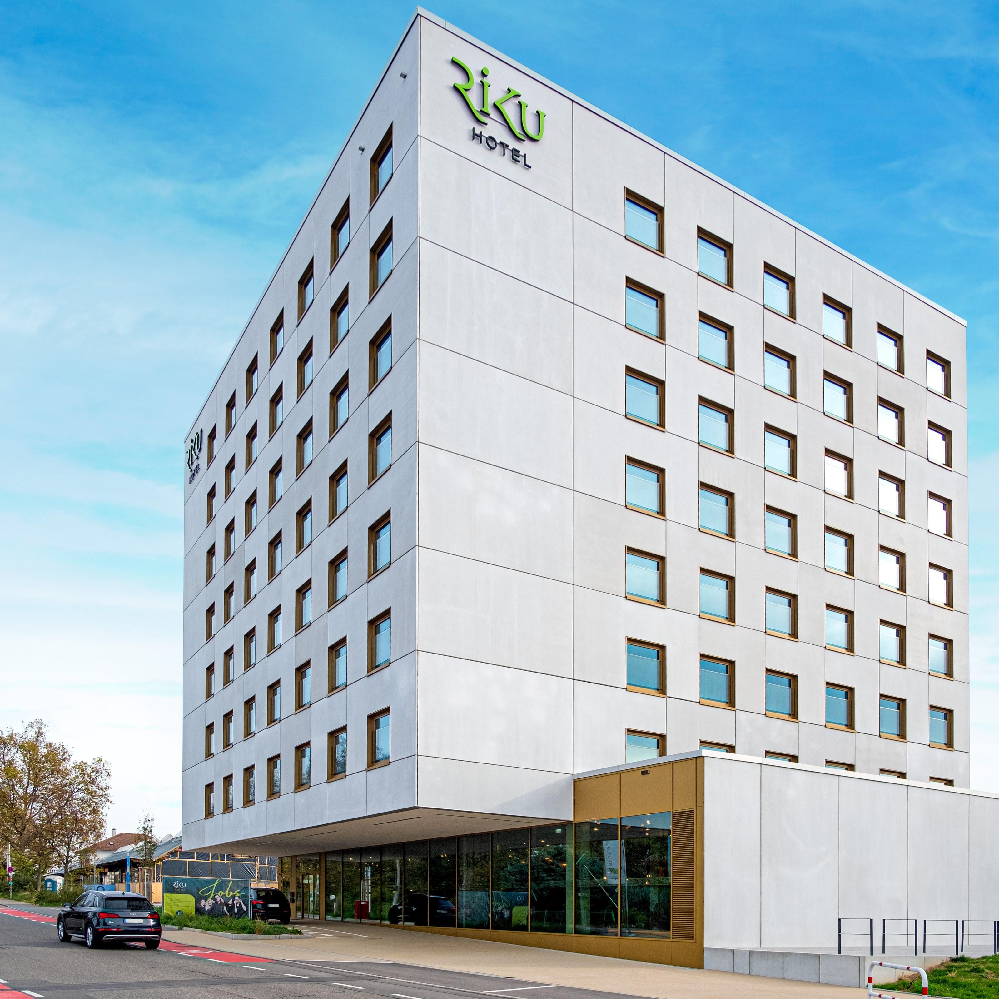 RiKu Hotel